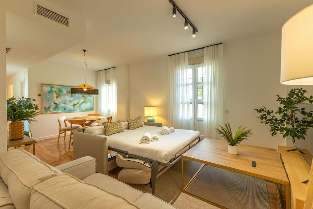 Triana Deluxe By Valcambre Apartment Sevilla Bagian luar foto