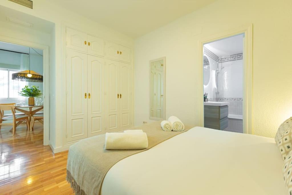 Triana Deluxe By Valcambre Apartment Sevilla Bagian luar foto
