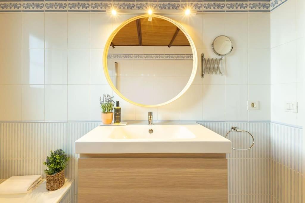Triana Deluxe By Valcambre Apartment Sevilla Bagian luar foto