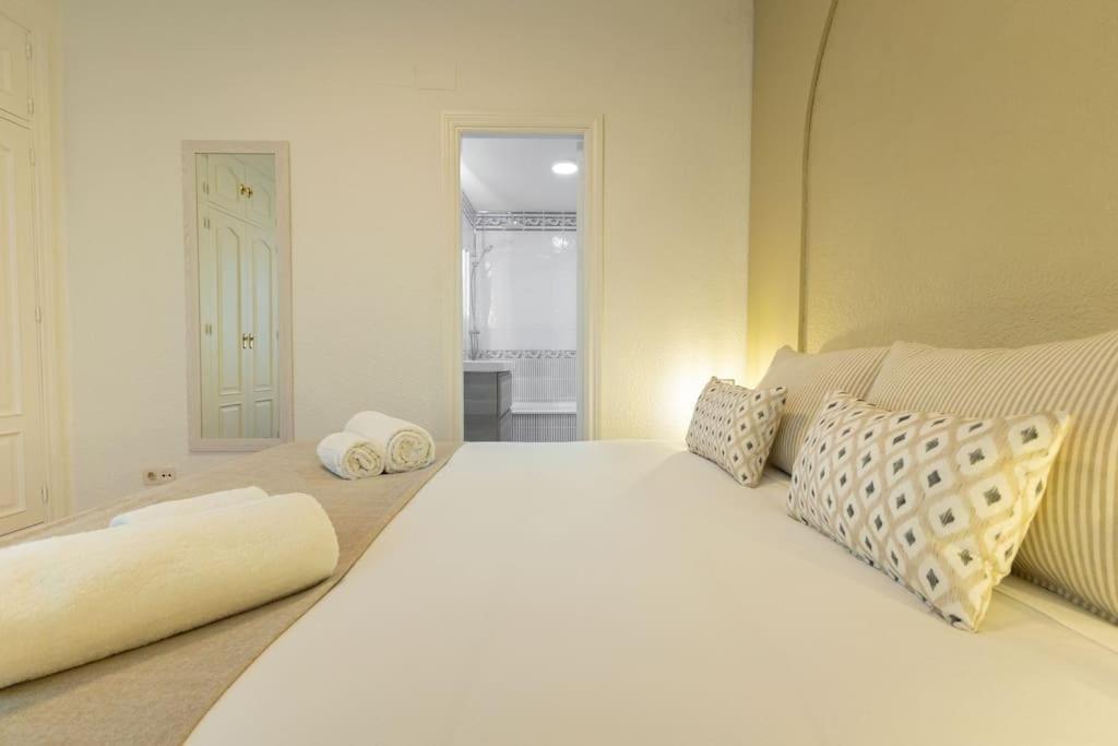 Triana Deluxe By Valcambre Apartment Sevilla Bagian luar foto