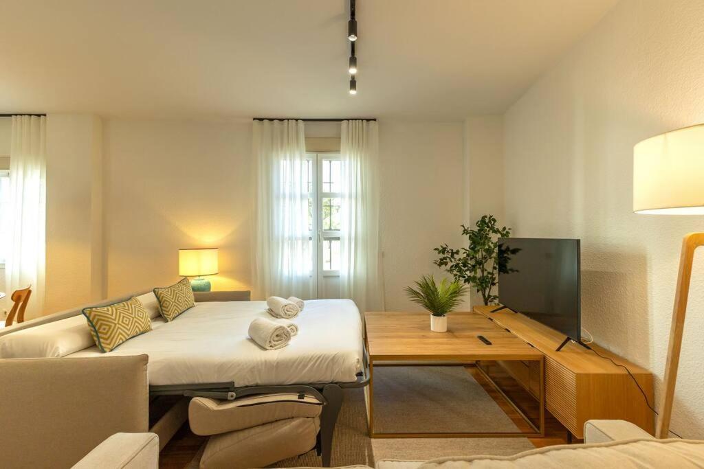 Triana Deluxe By Valcambre Apartment Sevilla Bagian luar foto
