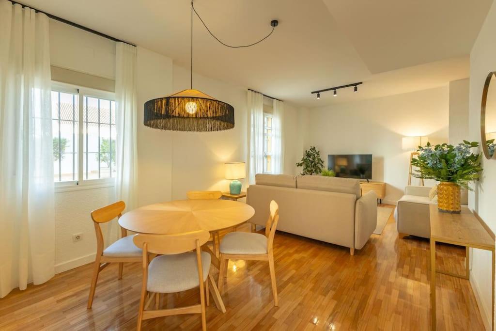 Triana Deluxe By Valcambre Apartment Sevilla Bagian luar foto
