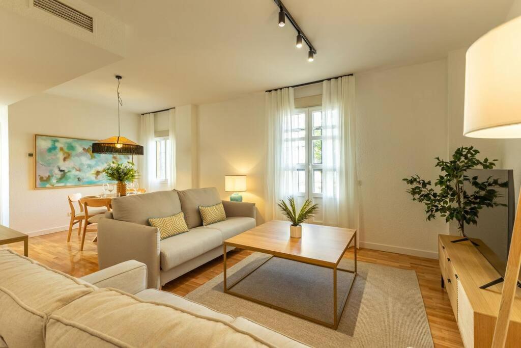 Triana Deluxe By Valcambre Apartment Sevilla Bagian luar foto