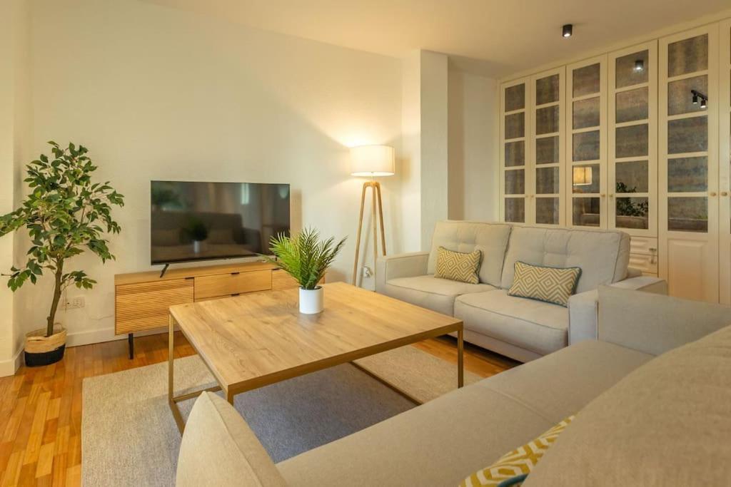 Triana Deluxe By Valcambre Apartment Sevilla Bagian luar foto